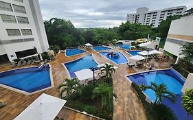 Apto no Park Veredas com acesso ao rio de águas quentes e área de lazer espetacular